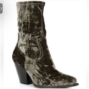 NEW Gianni Bini Star-Crossed Green Velvet Western Booties NWT women’s size 6